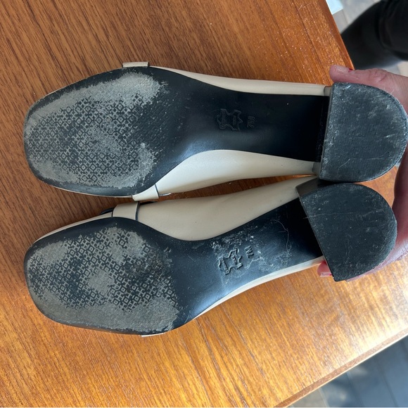 Tory Burch Beige Block Heel Shoes - Picture 9 of 9